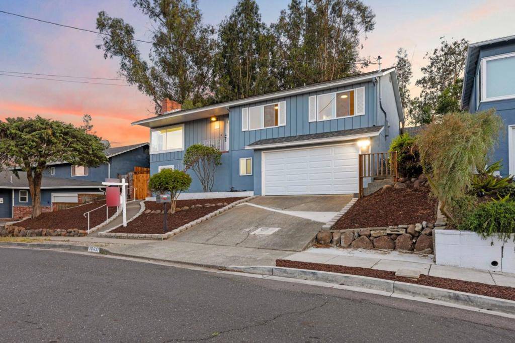 Castro Valley, CA 94546,18631 Laredo RD