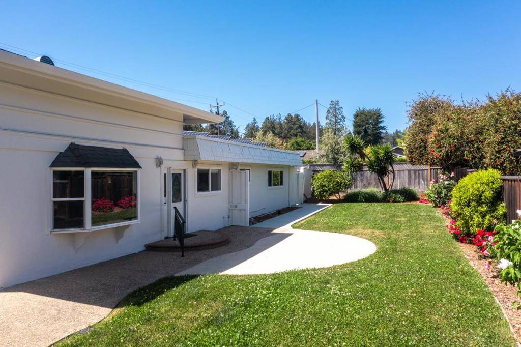 Santa Cruz, CA 95060,576 Sims RD