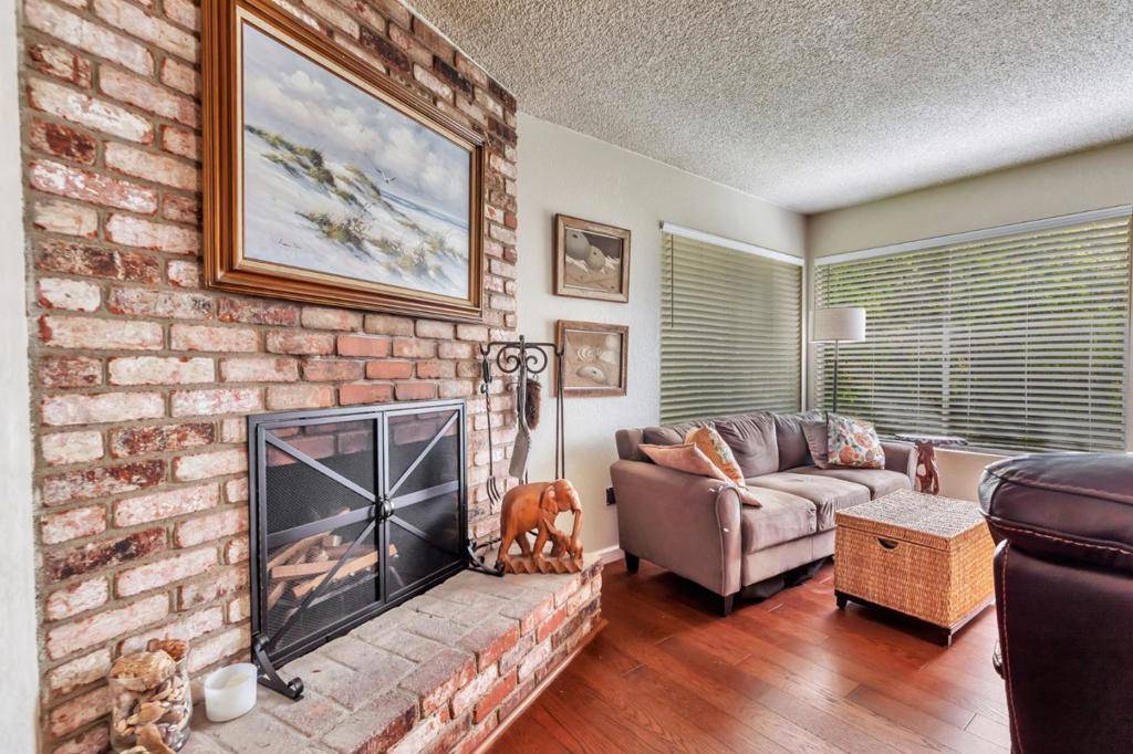 Salinas, CA 93907,15035 Oak Hills DR