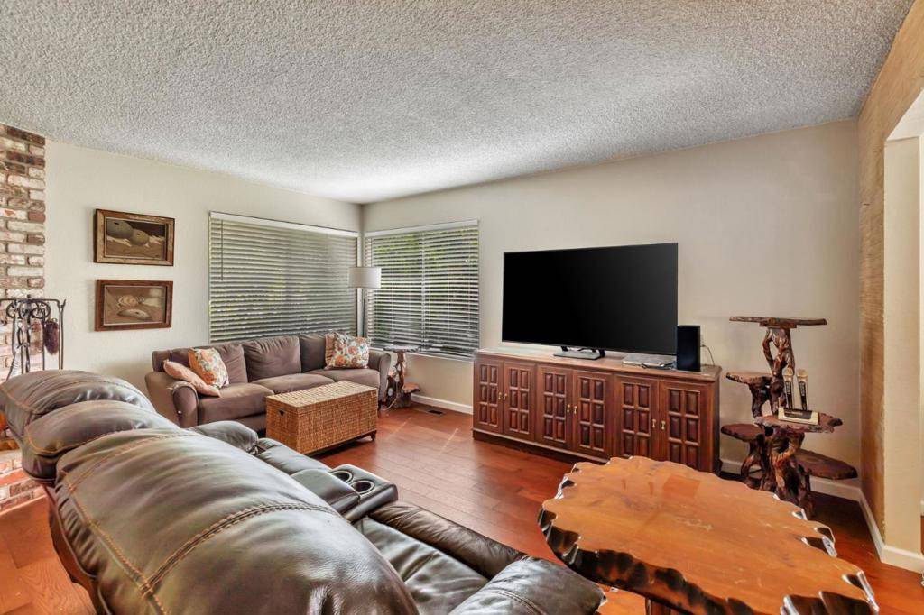 Salinas, CA 93907,15035 Oak Hills DR