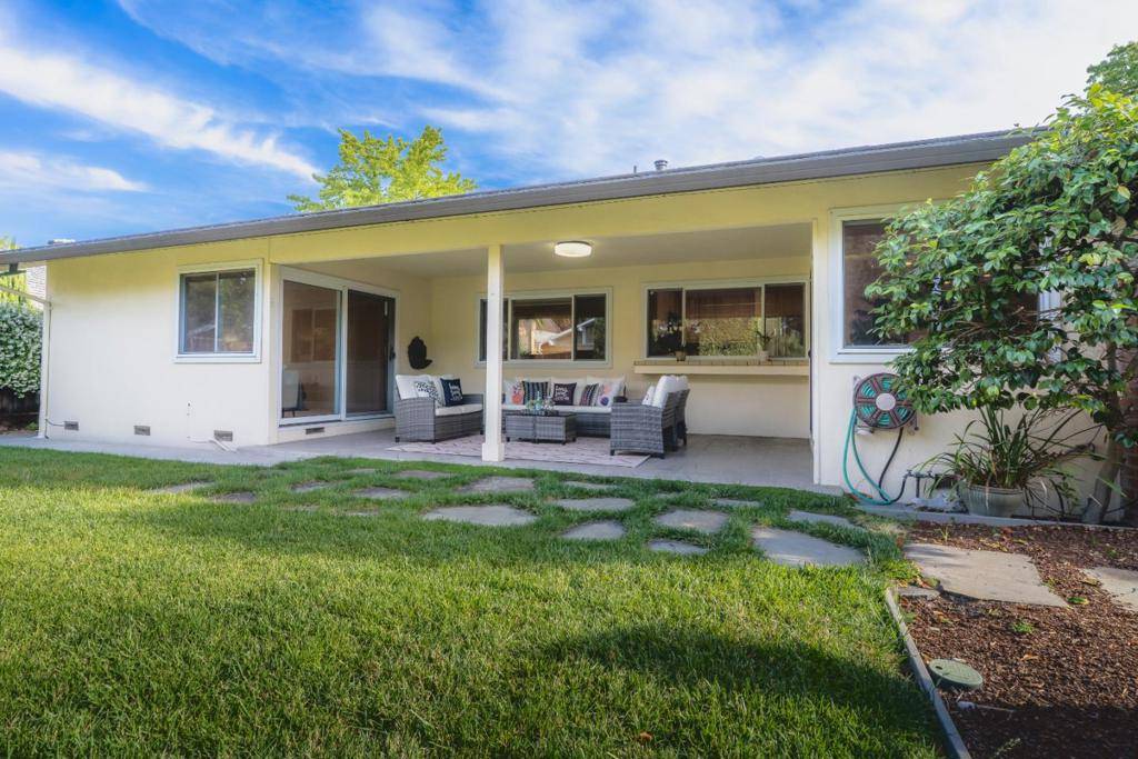 Sunnyvale, CA 94086,1011 Azalea DR