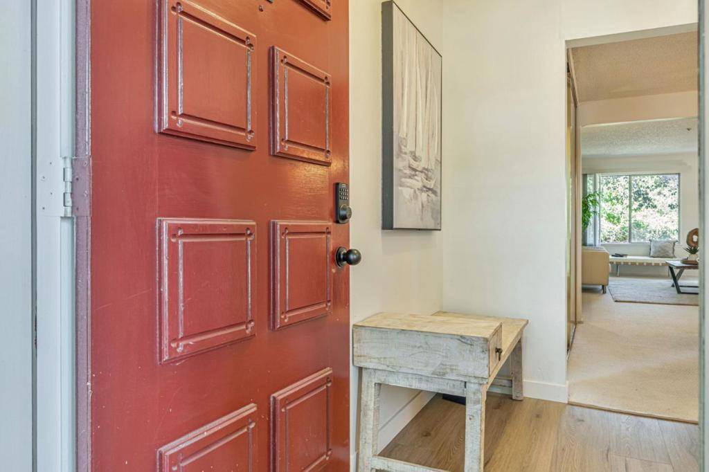 Redwood City, CA 94061,4016 Farm Hill BLVD #207