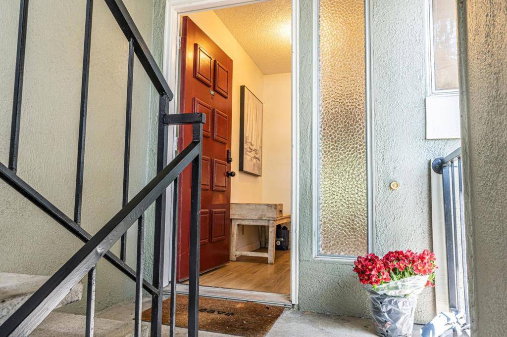 Redwood City, CA 94061,4016 Farm Hill BLVD #207