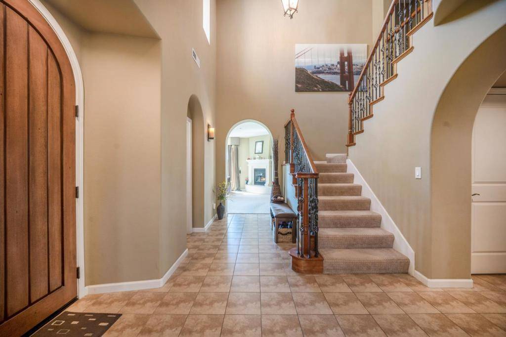 Gilroy, CA 95020,7271 Eagle Ridge DR