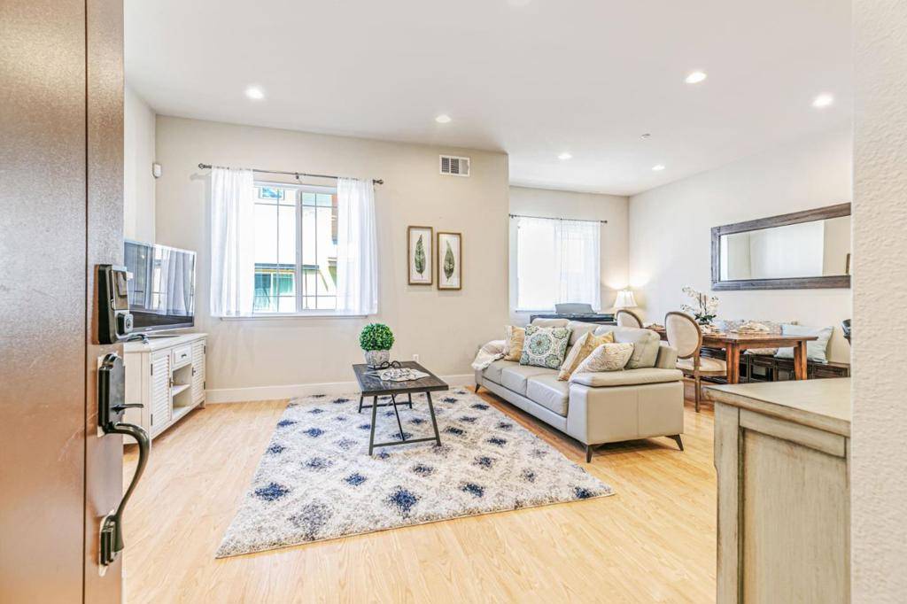 Palo Alto, CA 94303,1113 Trinity LN