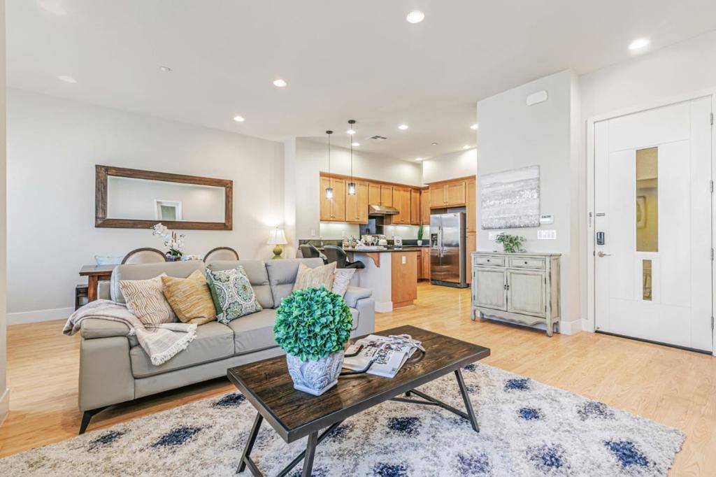 Palo Alto, CA 94303,1113 Trinity LN