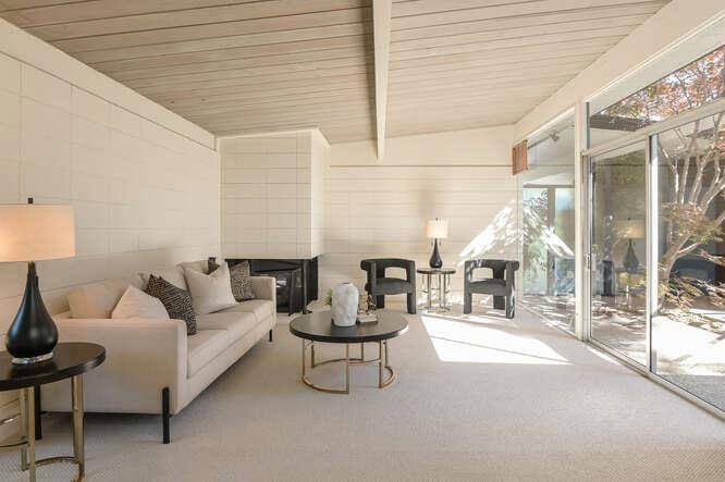 Stanford, CA 94305,812 San Francisco CT