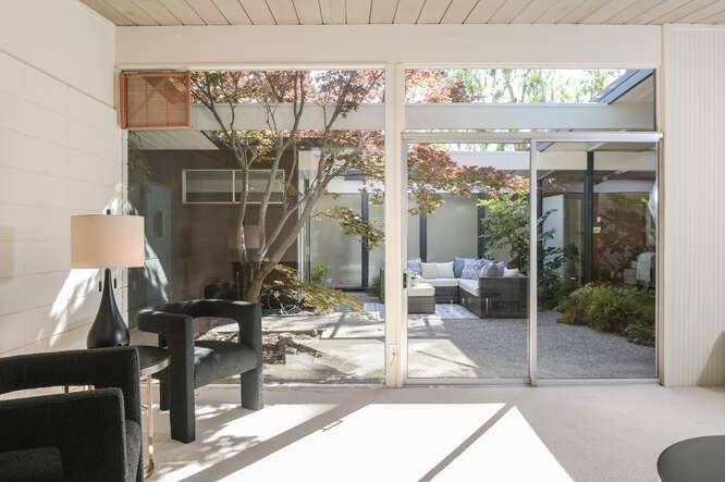 Stanford, CA 94305,812 San Francisco CT