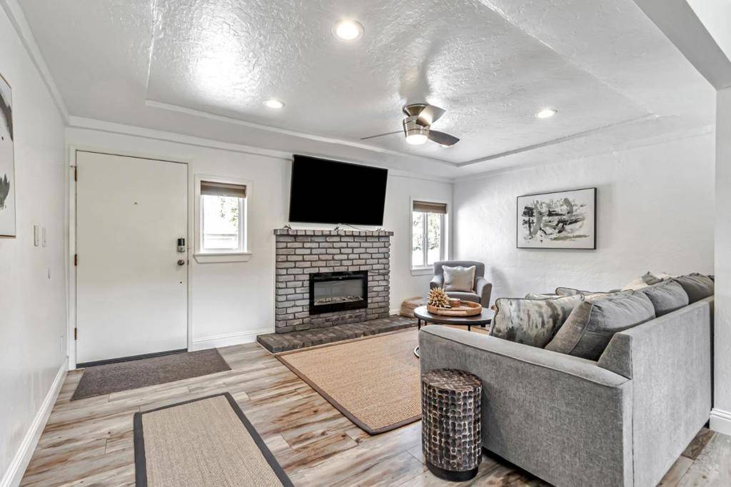 Scotts Valley, CA 95066,440 Tabor DR