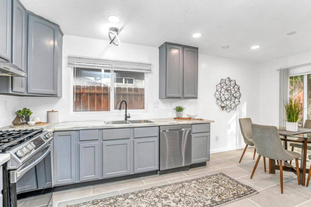 948 Golden Leaf WAY Pittsburg, CA 94565