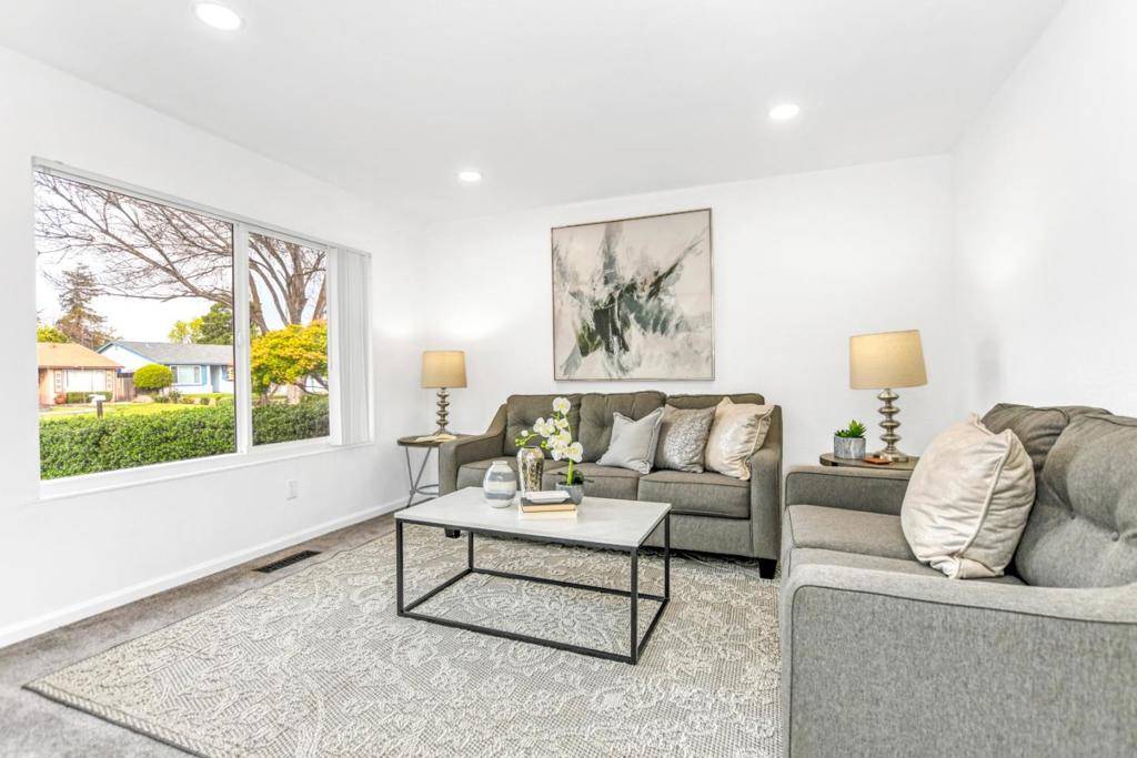 948 Golden Leaf WAY Pittsburg, CA 94565