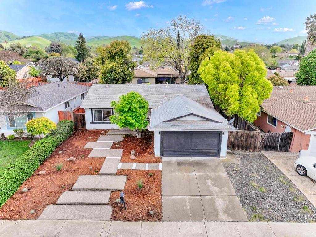 Pittsburg, CA 94565,948 Golden Leaf WAY