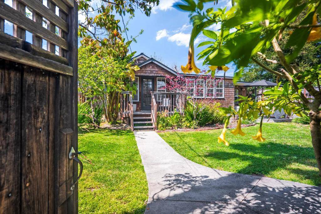 Santa Cruz, CA 95062,613 Windsor ST