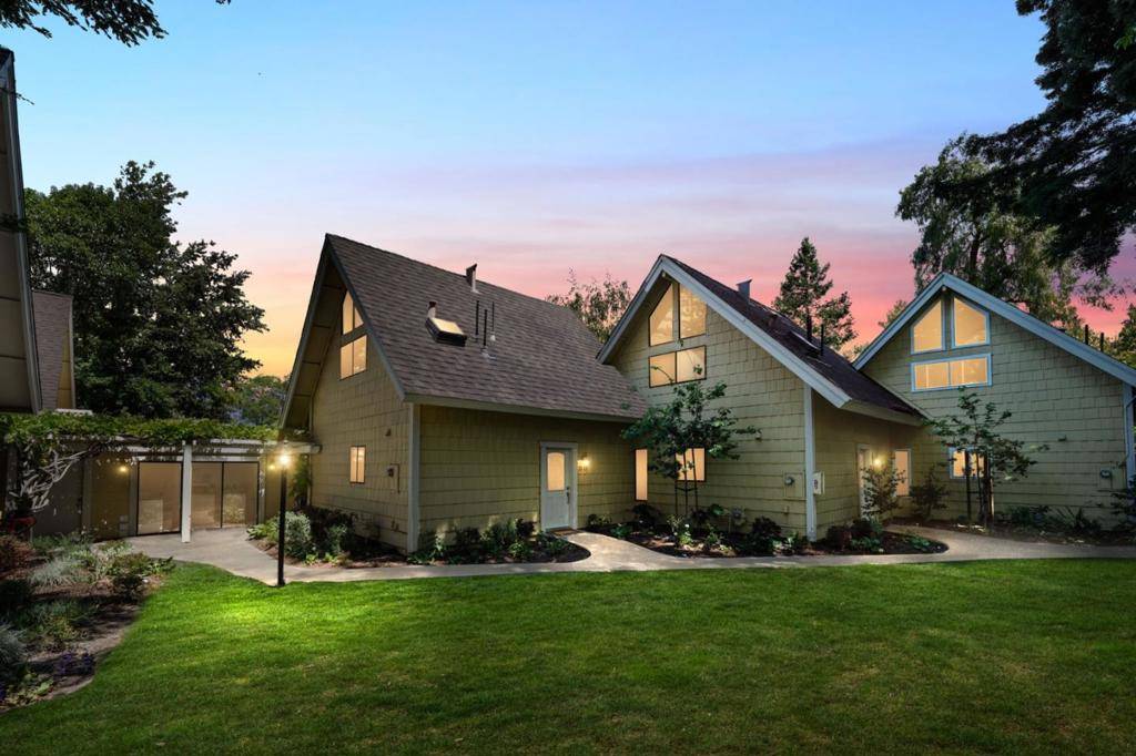 Mountain View, CA 94043,2518 W Middlefield RD