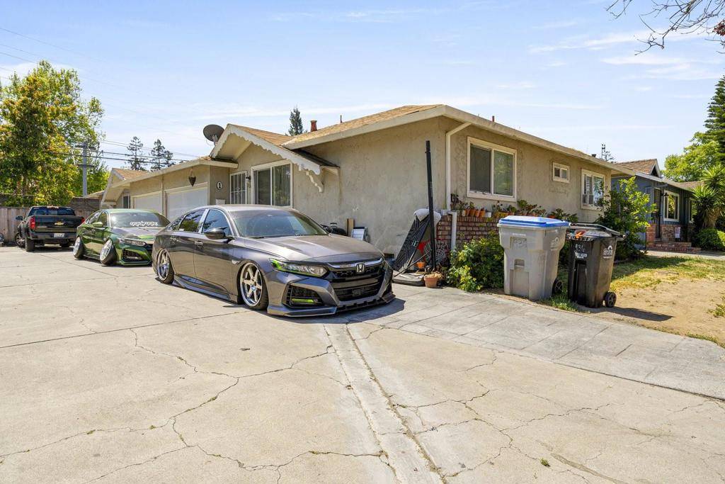 San Jose, CA 95128,938 College DR
