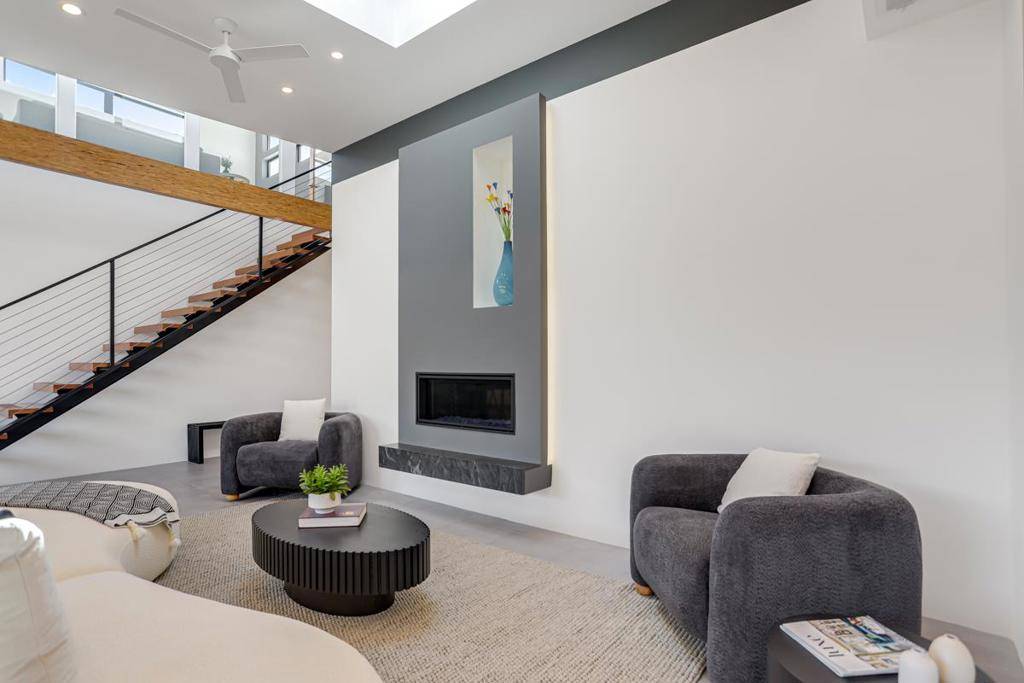 Mountain View, CA 94040,1033 Blackfield WAY