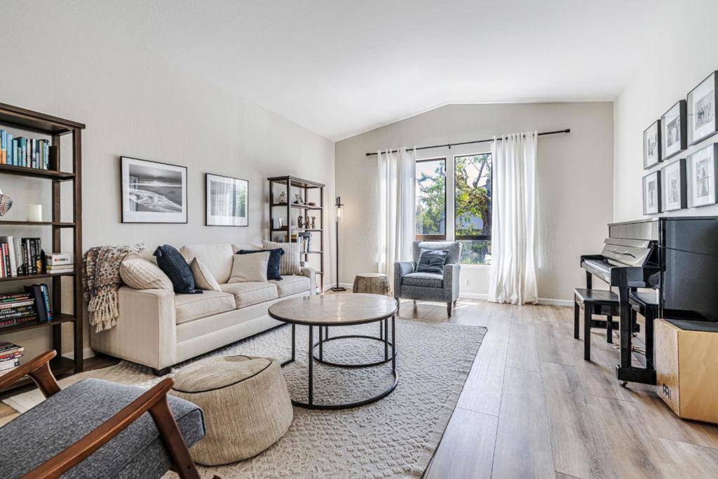 Redwood City, CA 94062,764 Bain PL