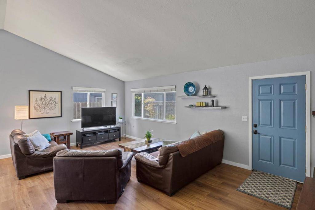 Marina, CA 93933,3022 Westwood CT