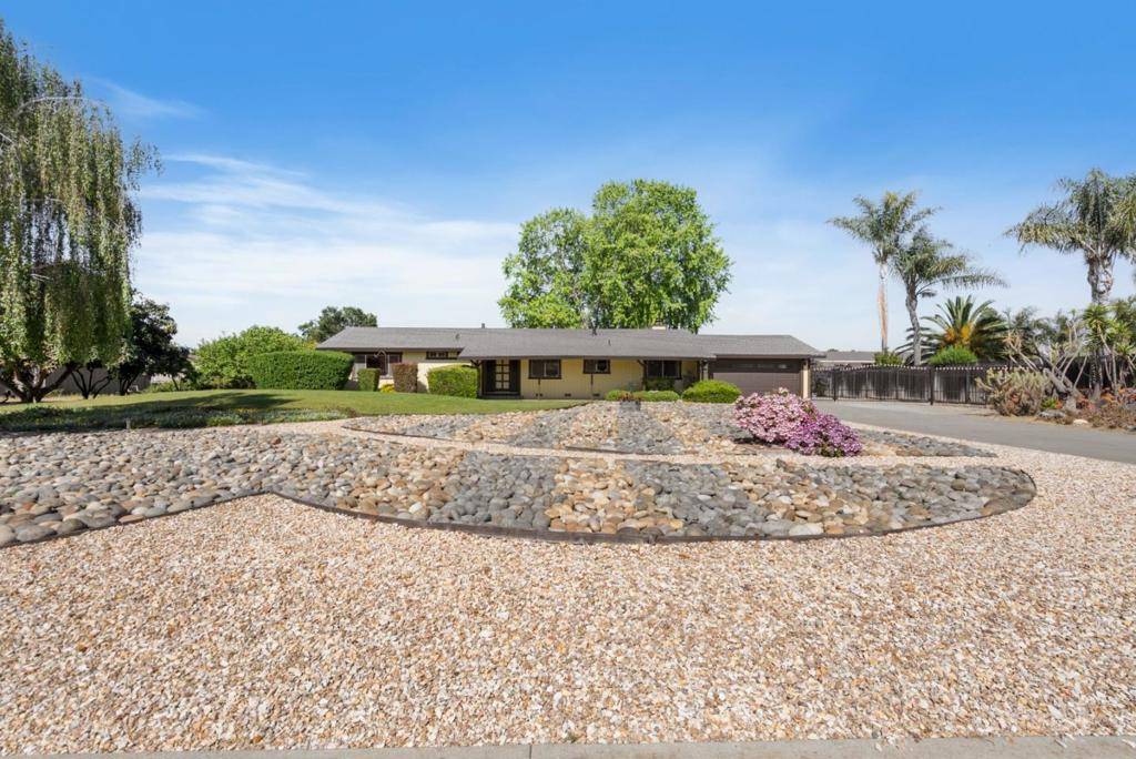 Hollister, CA 95023,220 Holliday DR