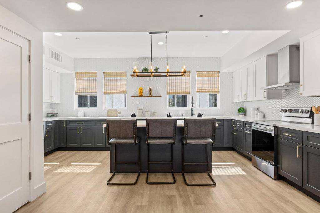 Sunnyvale, CA 94085,583 Compton TER