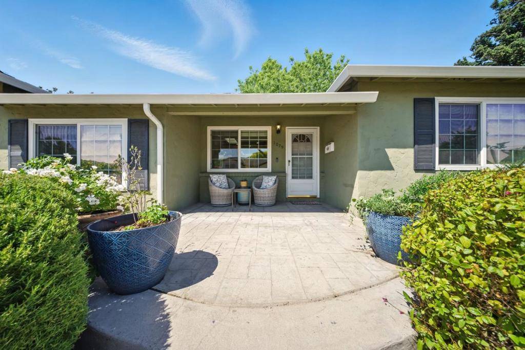Mountain View, CA 94040,1079 Brighton PL
