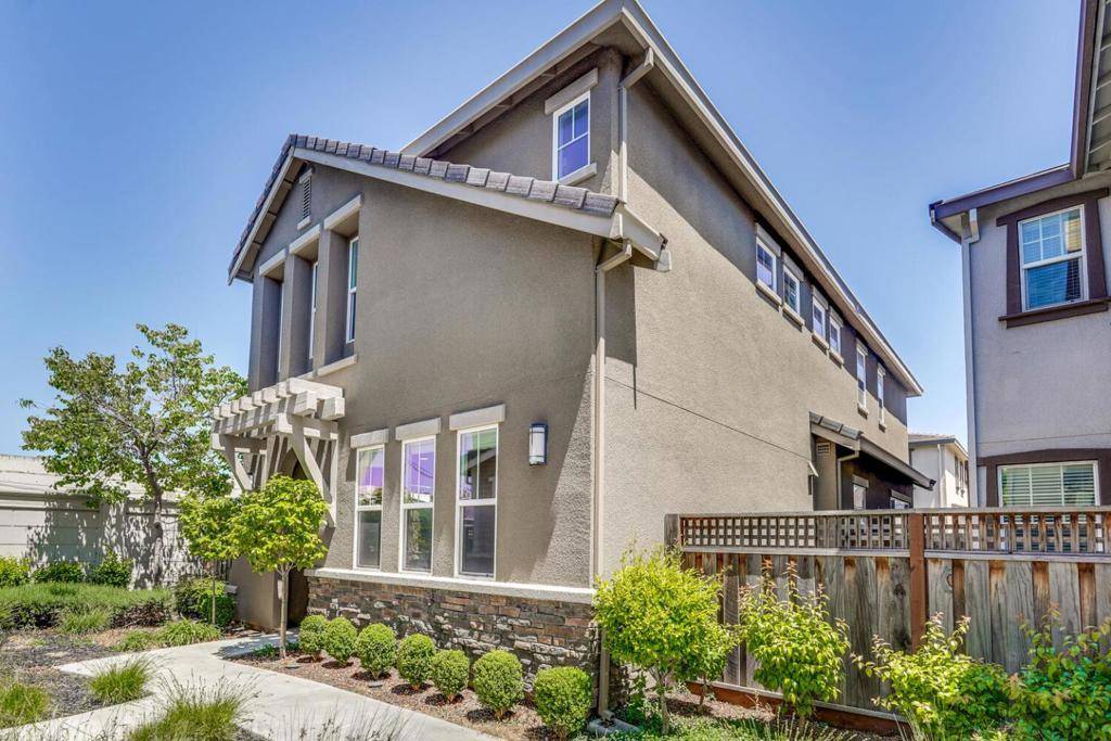 East Palo Alto, CA 94303,867 Maple PL
