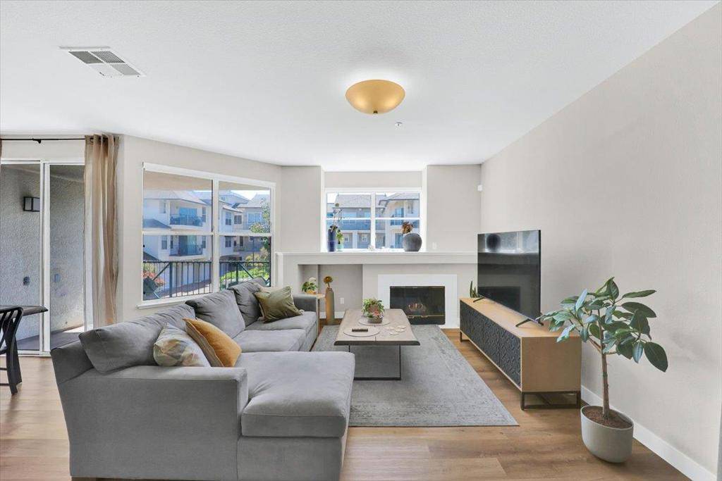 CA 94065,401 Baltic CIR #411