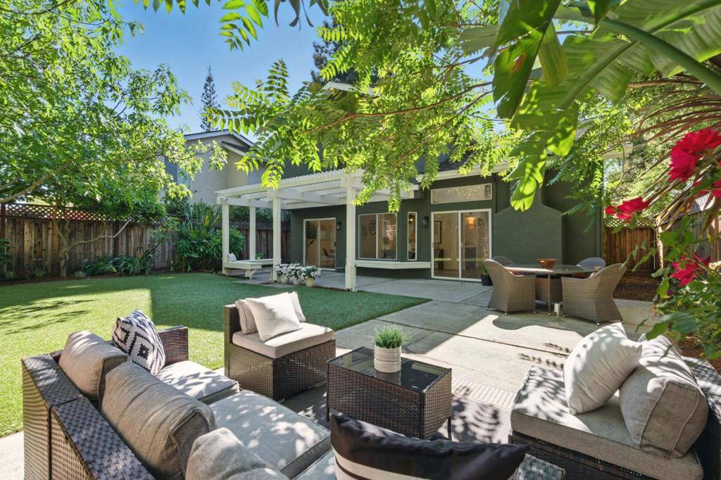 Redwood City, CA 94061,821 Whitehall LN