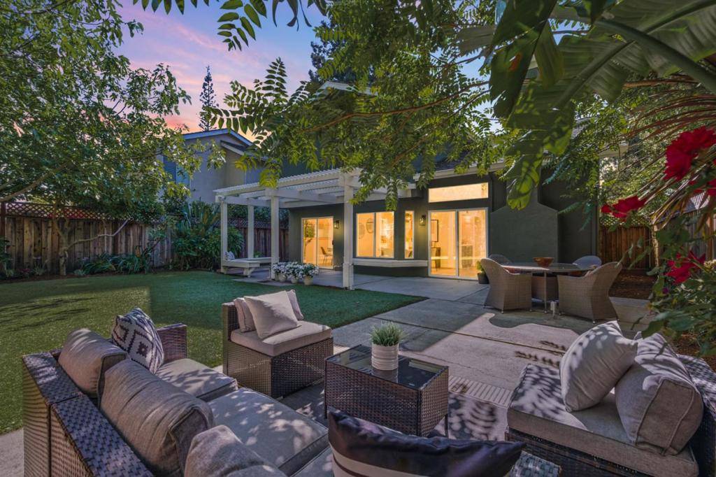 Redwood City, CA 94061,821 Whitehall LN