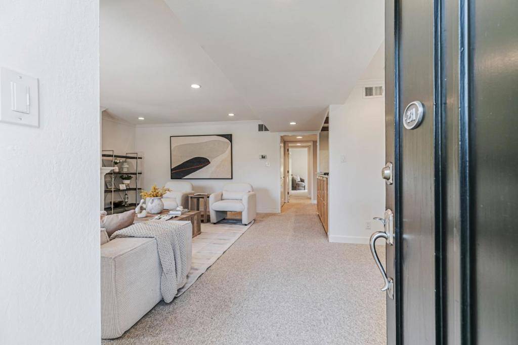 Menlo Park, CA 94025,675 Sharon Park DR #231