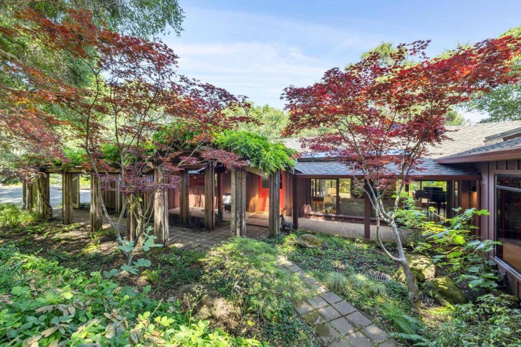 Woodside, CA 94062,19 Preston RD