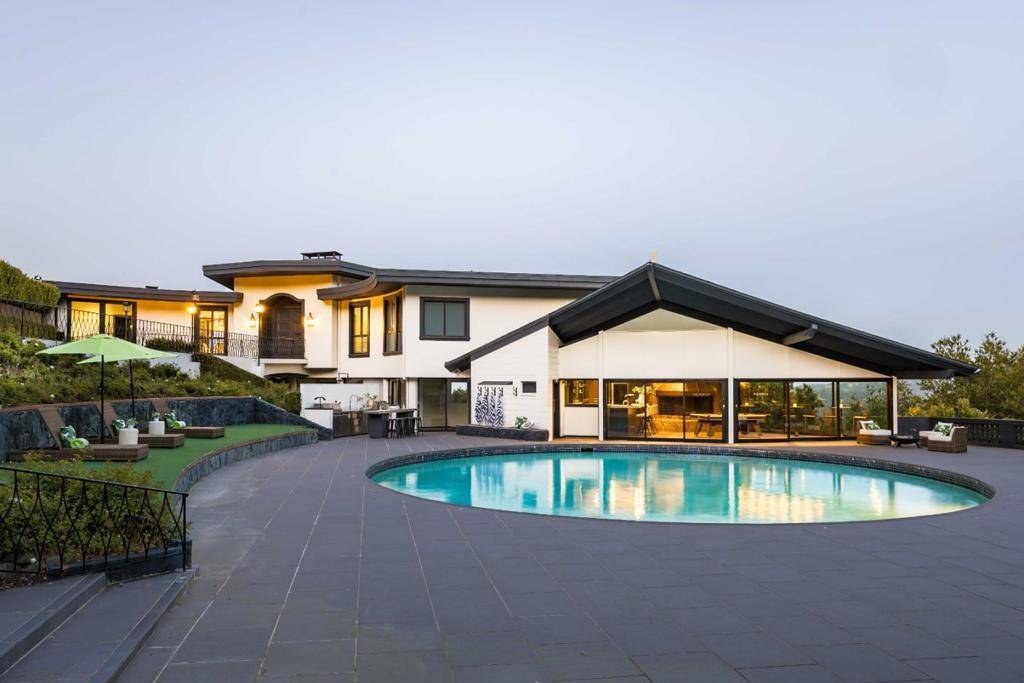Woodside, CA 94062,835 La Honda RD