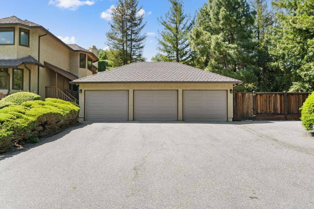 Los Altos Hills, CA 94024,11633 Dawson DR