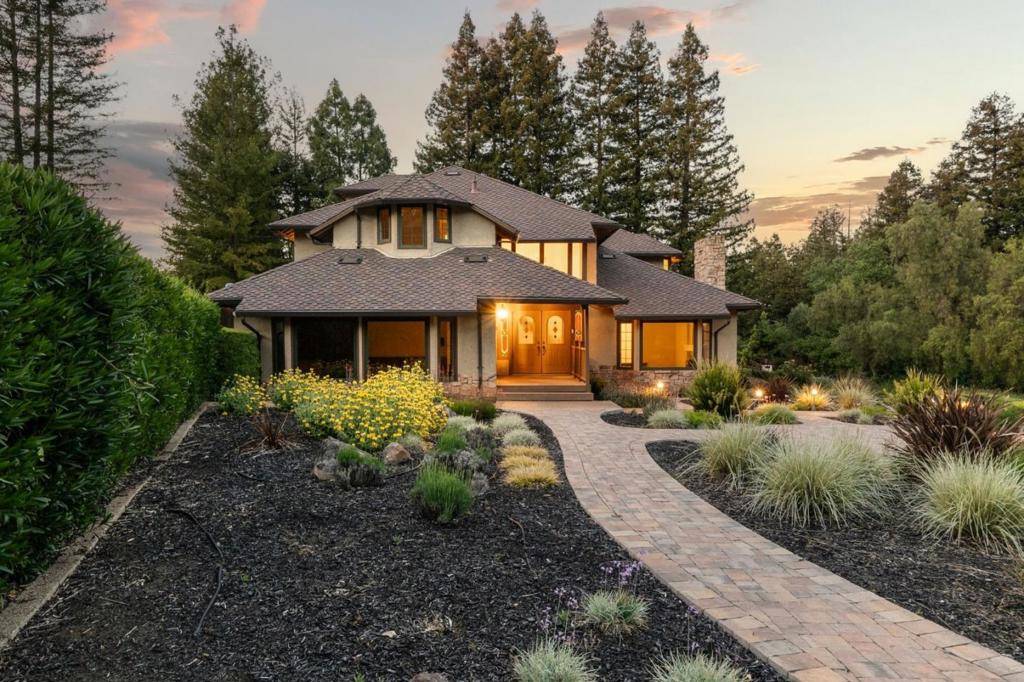 Los Altos Hills, CA 94024,11633 Dawson DR