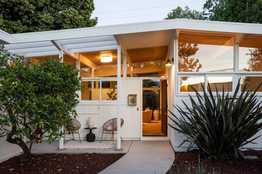 Palo Alto, CA 94306,428 E Charleston RD