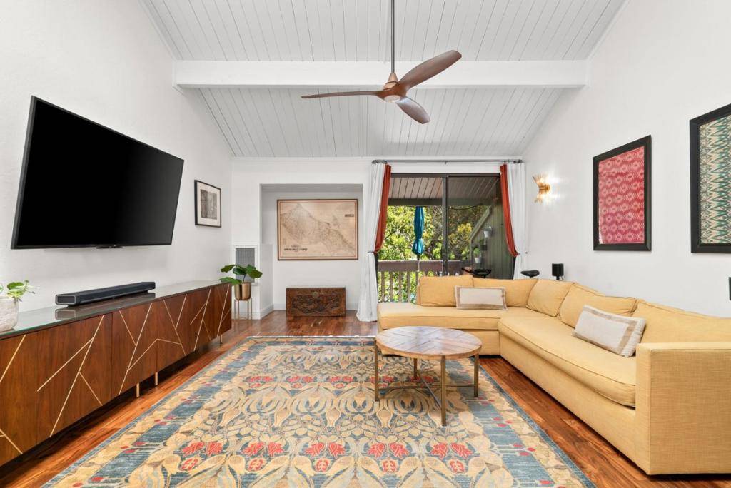 Santa Cruz, CA 95060,102 Tree Frog LN