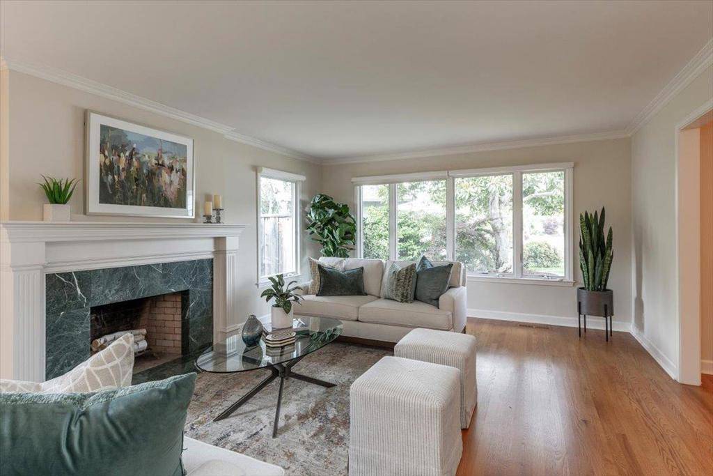Los Altos, CA 94024,955 Hayman PL