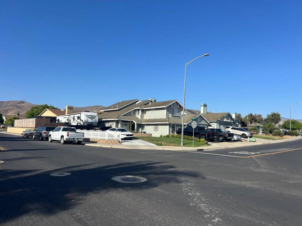 Soledad, CA 93960,423 Tierra AVE