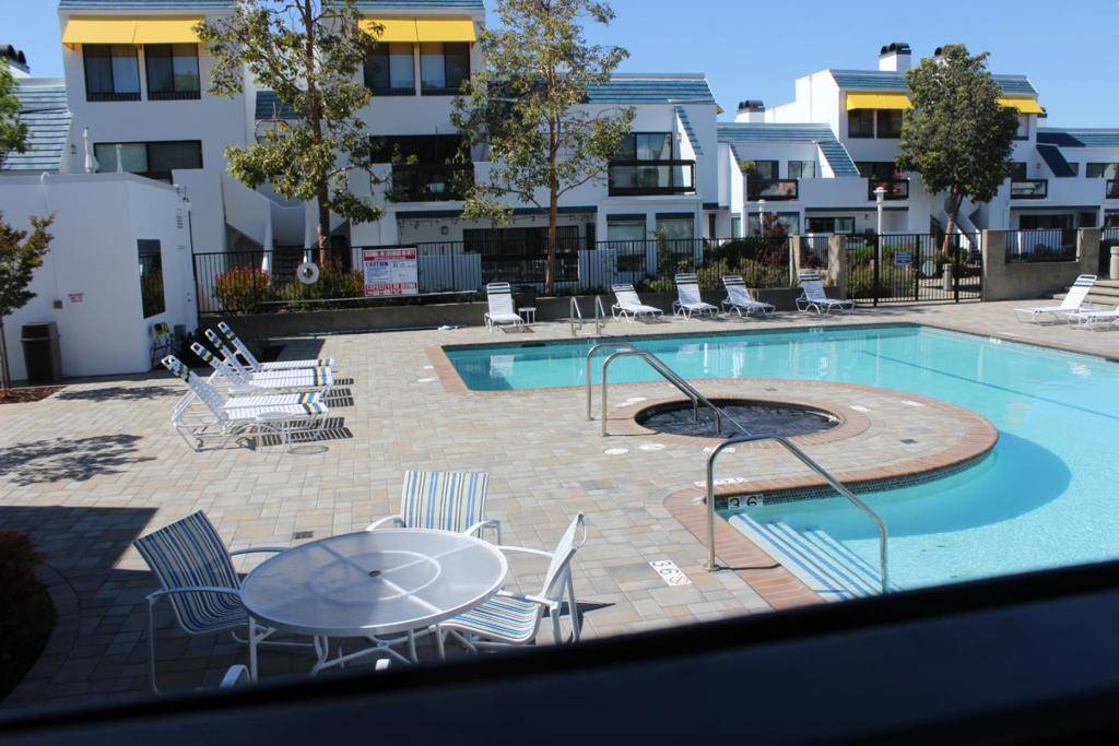 Foster City, CA 94404,687 Portofino LN