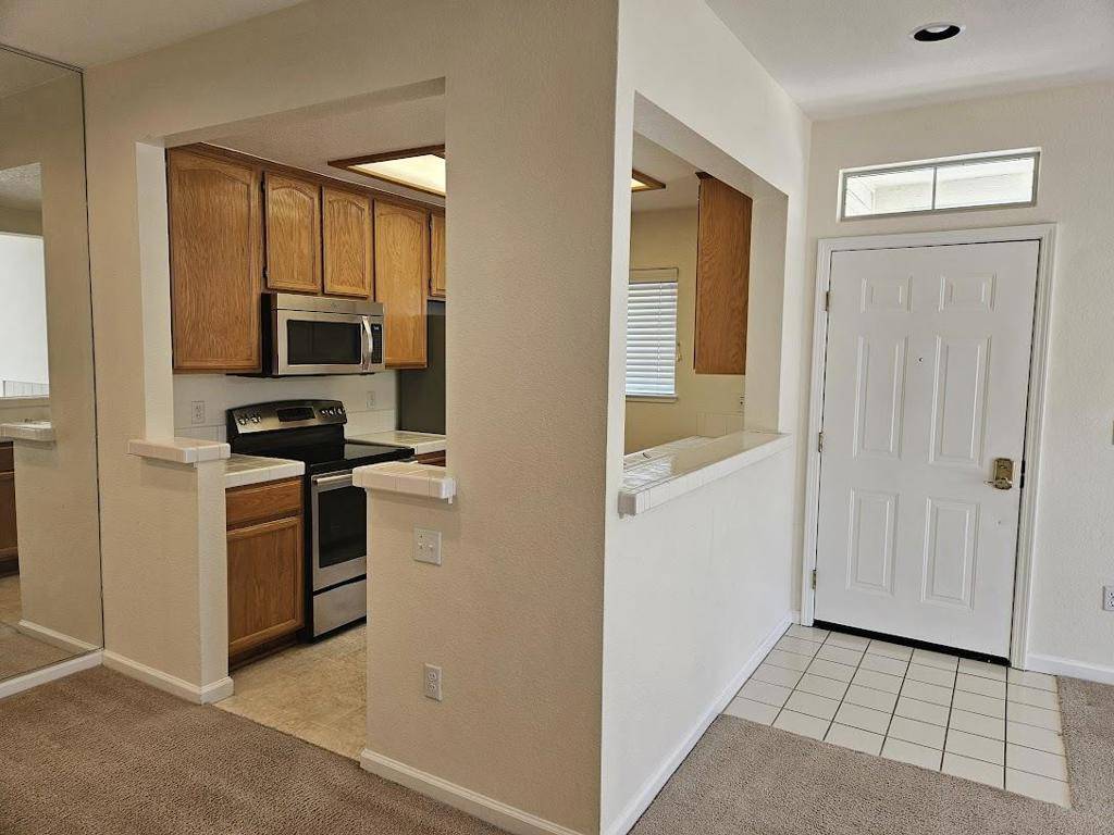 CA 94065,2312 Hastings Shore LN