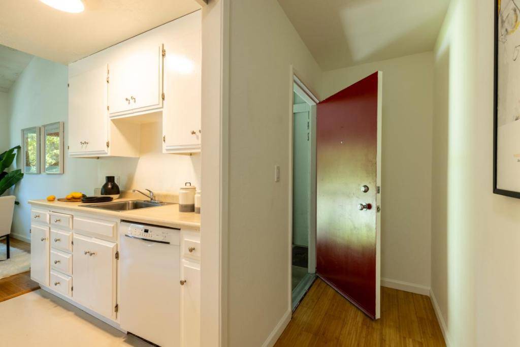 Mountain View, CA 94040,255 S Rengstorff AVE #142