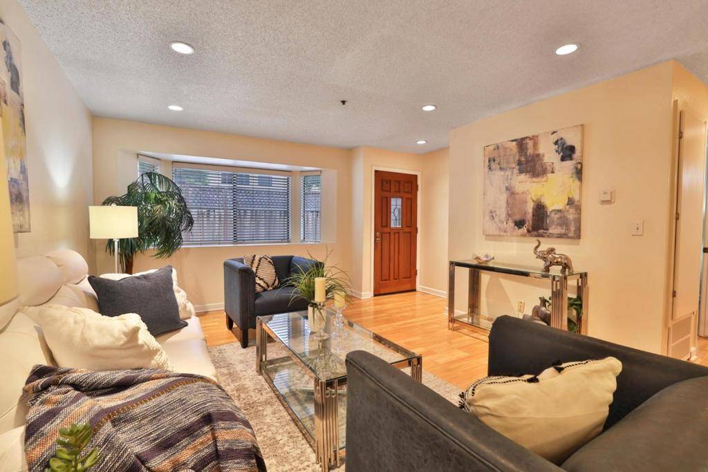 Sunnyvale, CA 94087,695 S Knickerbocker DR #4