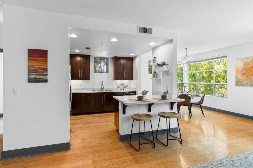 San Jose, CA 95112,1 E Julian ST #206
