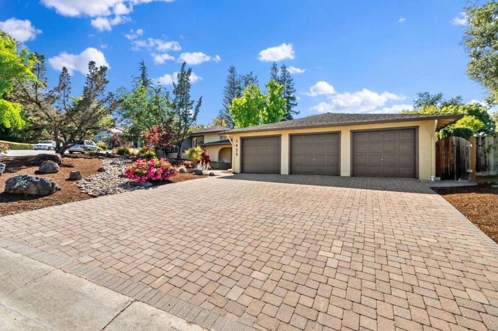Los Altos, CA 94024,1425 Cedar PL