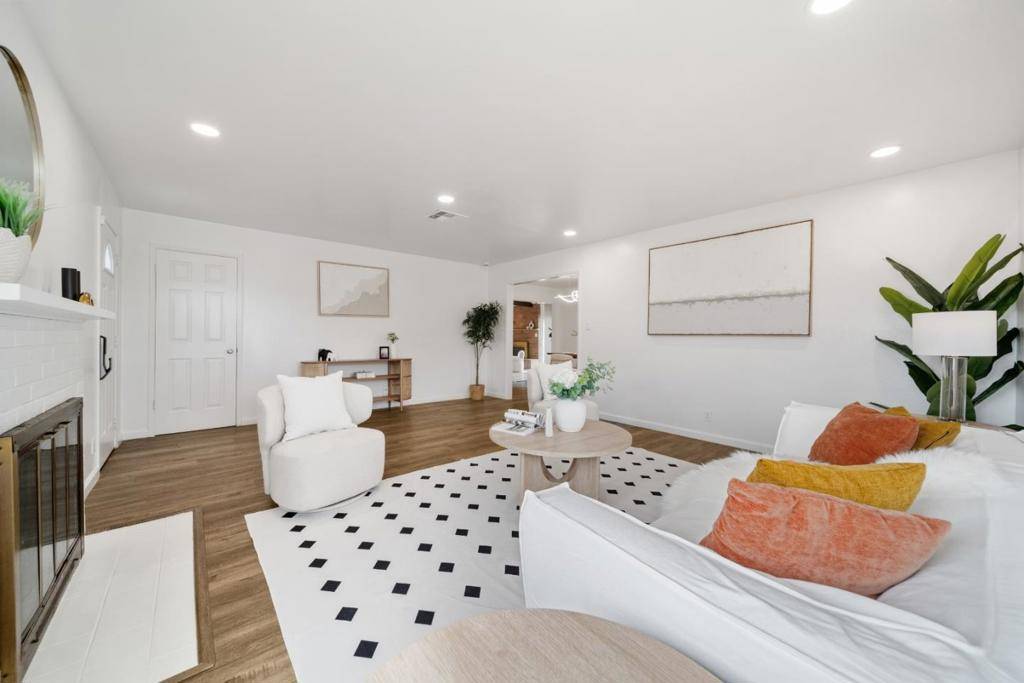 Sunnyvale, CA 94085,202 E Hemlock AVE