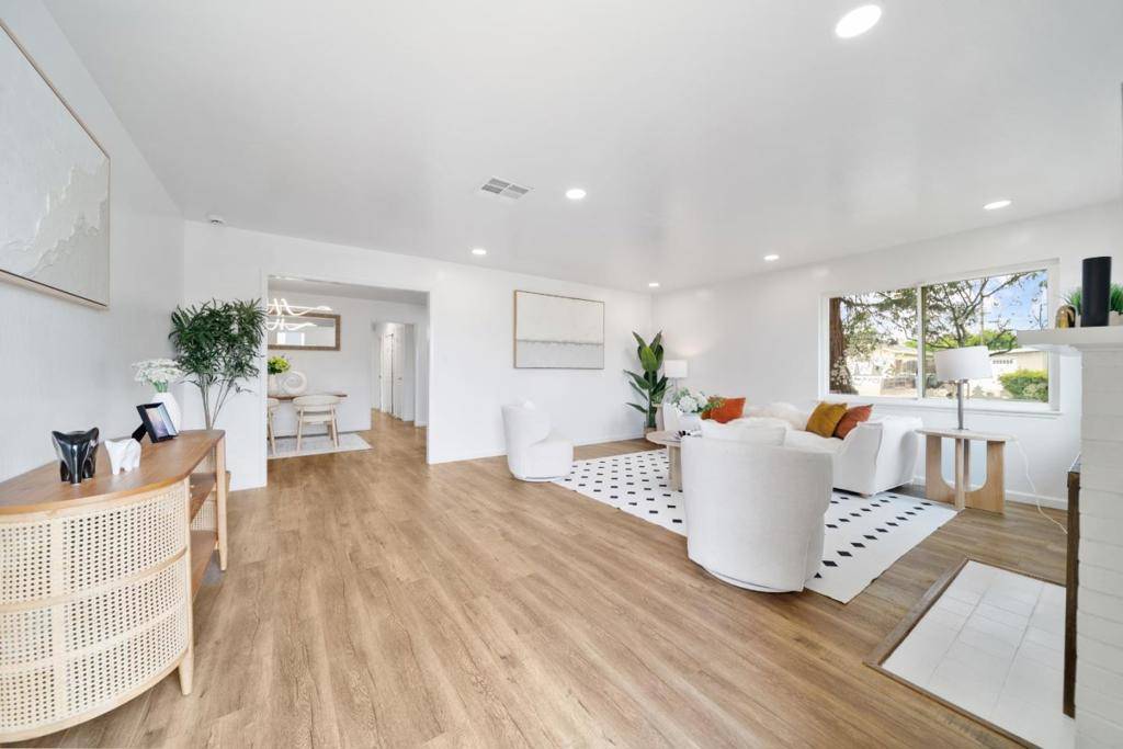 Sunnyvale, CA 94085,202 E Hemlock AVE