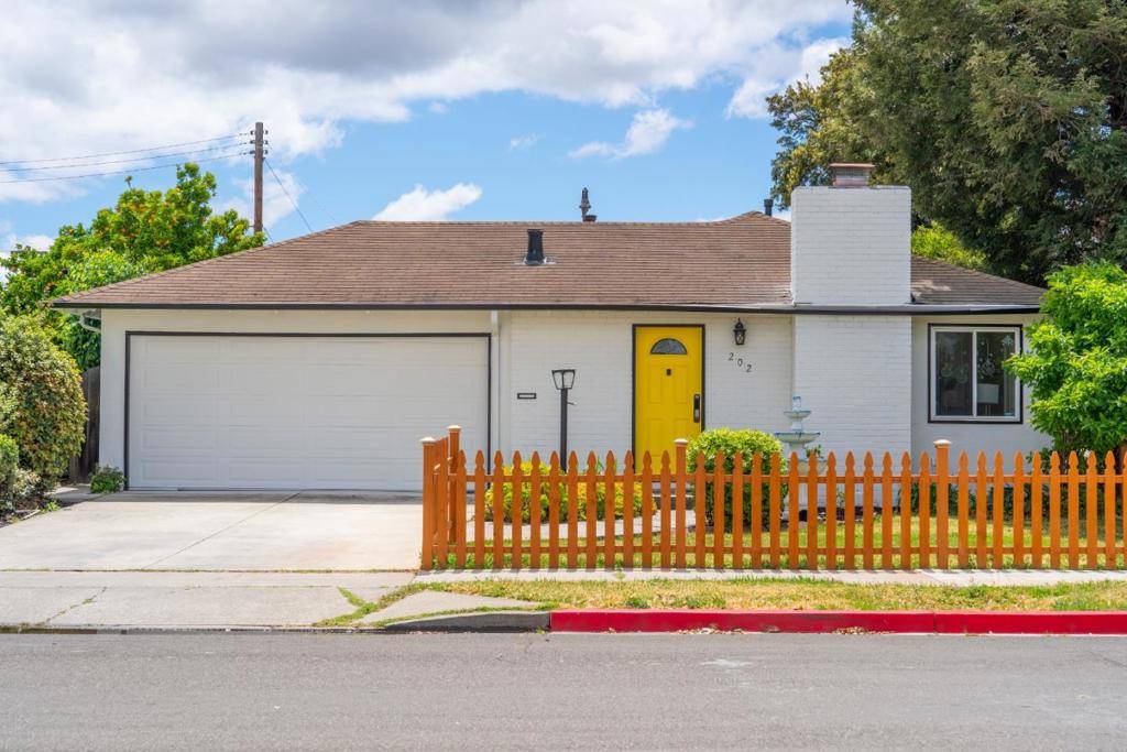 Sunnyvale, CA 94085,202 E Hemlock AVE