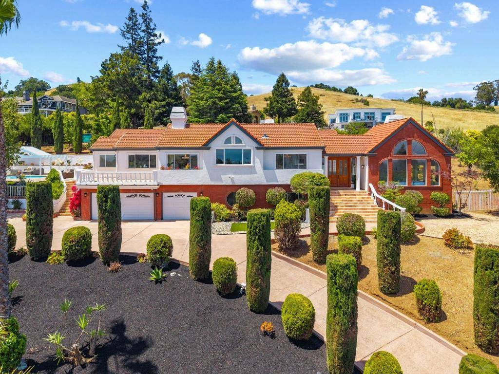 Saratoga, CA 95070,12479 Crayside LN