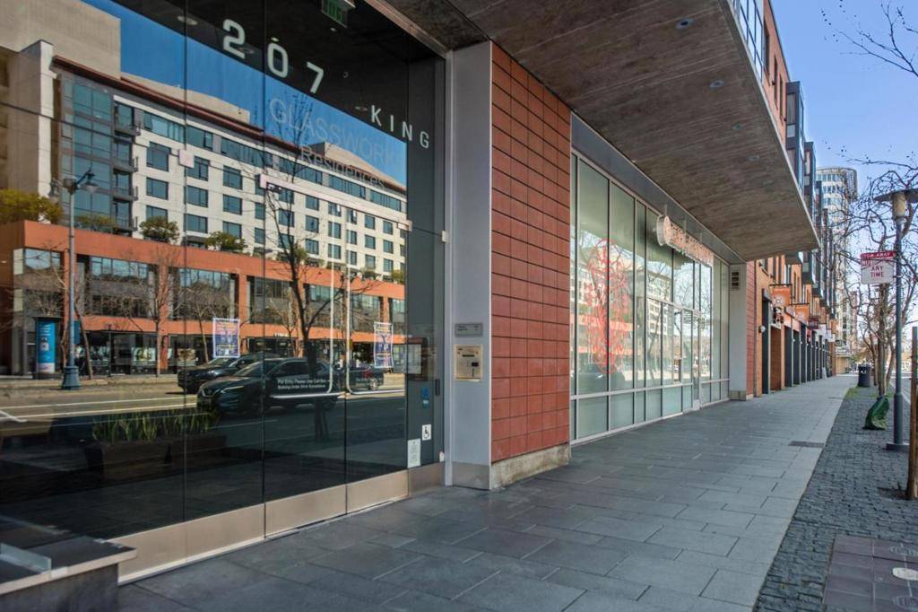 San Francisco, CA 94107,207 King ST #402