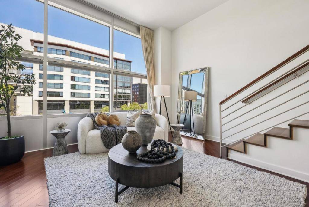 San Francisco, CA 94107,207 King ST #402